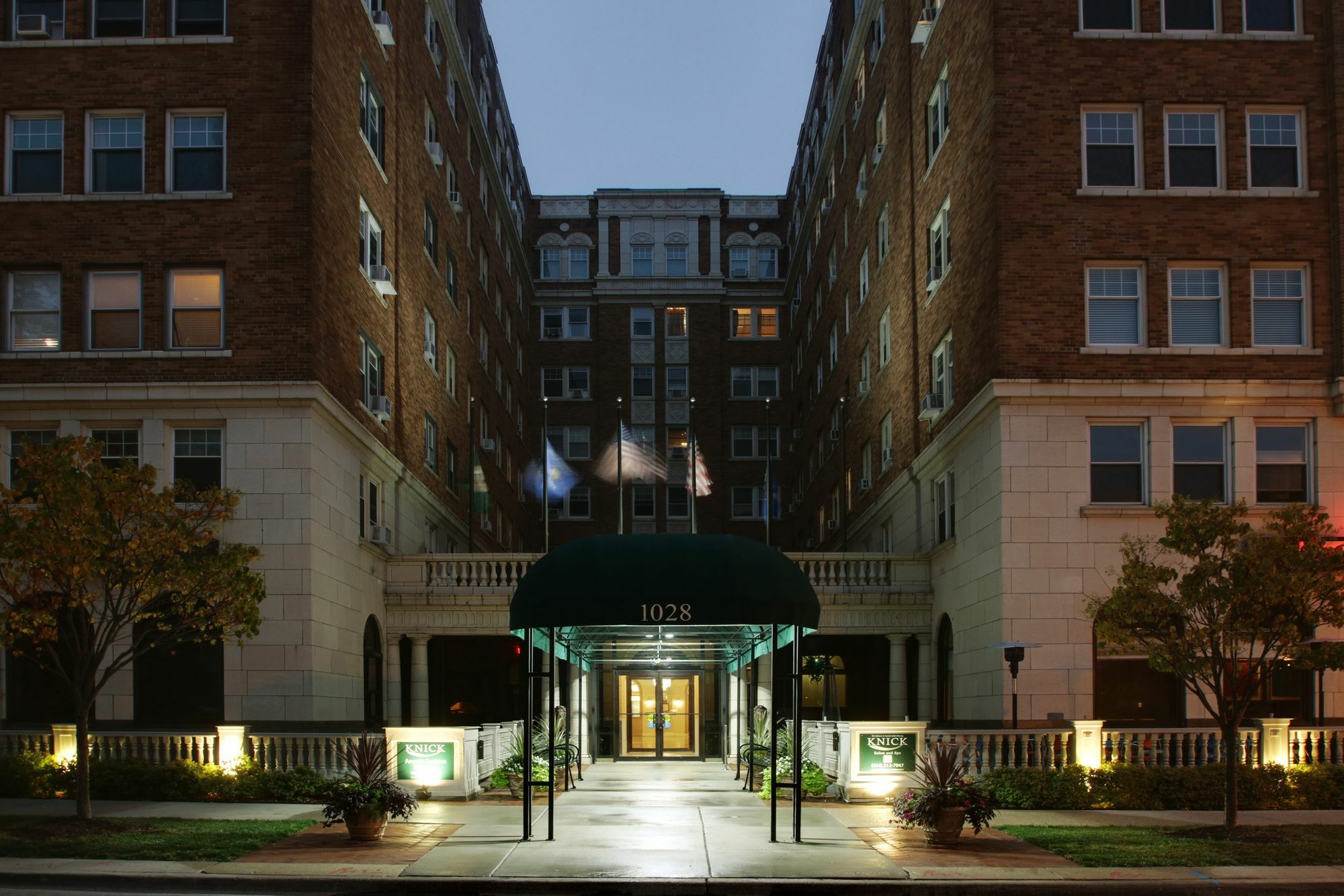 Knickerbocker On The Lake Hotel